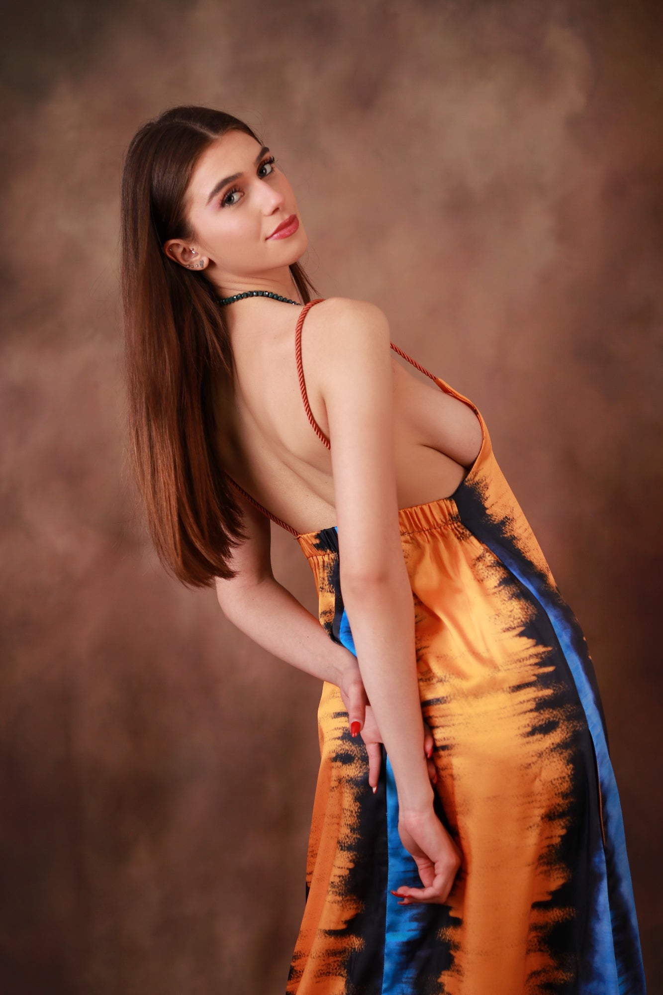 PARAÏMA LONG DRESS VIEW FROM THE SIDE AND FROM THE BACK